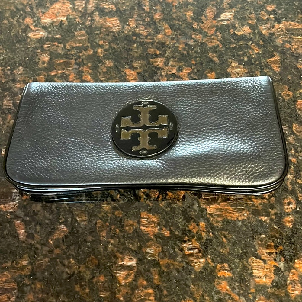 Tory Burch genuine leather clutch wallet with 2 zipper compartments, card slots
